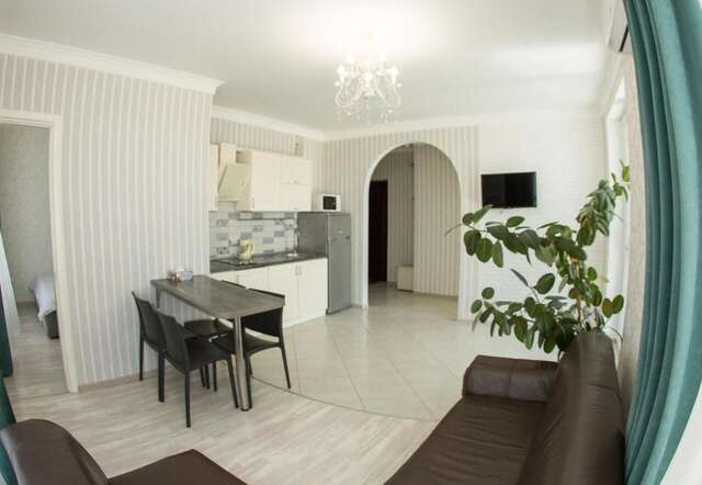 Апартаменты Dnipro view Slavutich apartment Киев-8